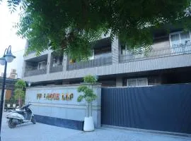 Rosewood Grand
