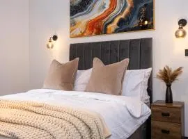 Midnight Manor-High Speed Wi-Fi-Cinema Room-Sleeps6