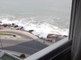 Excelente Depto 2 dormitorios frente y vista al mar playa Varese, Edificio Cabo Corrientes