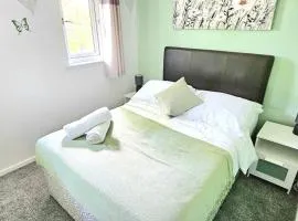 Cozy 3-Bed House Near Willen Lake with Garden