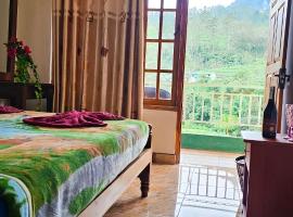 Adams peak Grand, hotel with hot tubs in Adams Peak