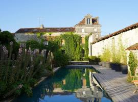 Logis de la Clé des Champs Immense Piscine Calme verdoyant, Hotel in Jurignac