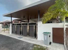 Sungai Udang Homestay 4 bilik dengan 2 loteng atas