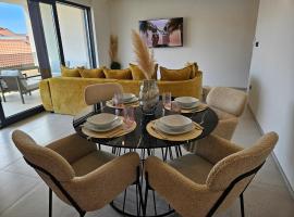 Apartman Karla, hotel a Srima