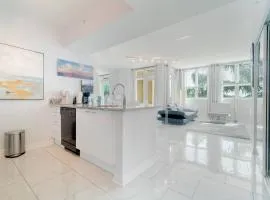 The Beachy Blues Suite - Casa Costa 308S Studio, Pools, Jacuzzi, Beach, Shops & Dog Friendly