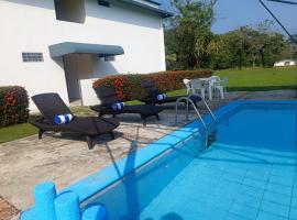 Hotel Los Leones, viešbutis mieste Palenkė