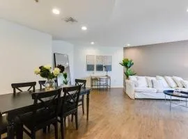 Lavish Living Lux Marina Views