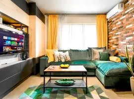 Compact Studio for Digital Nomads, Fast WiFi, AC