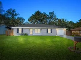 Walk to Rainbow River Florida Home with Outdoor Fun