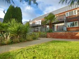 Oaklands Hotel