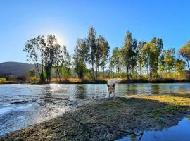 Honeypot Fly Fishing Eco Chalet, hotel v destinaci Rooderand