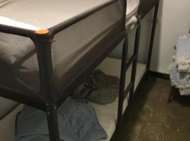 HikerBiker hostel, albergue en Eslida