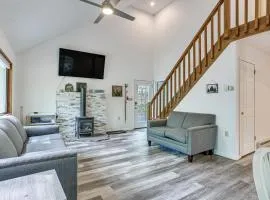 Screened Porch and Deck Pet-Friendly Poconos Escape