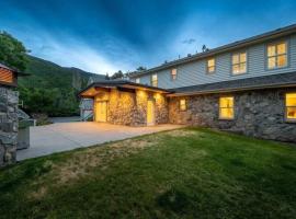 Hobbs Mill with Theatre, Ping Pong, and Pet-Friendly, hotel v destinaci Layton