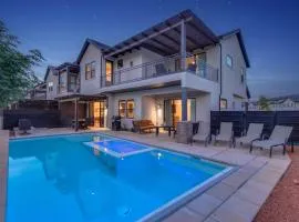 Ocotillo Springs Resort 47 and 48 Retreat Connected homes sleeps 31 guest Private Pool & Hot Tub