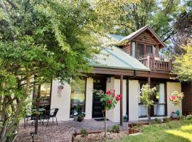 Spacious 5 bedroom Country Home，位于阿米代尔的酒店