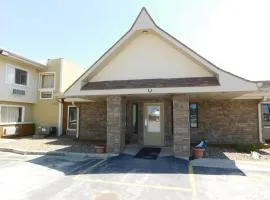 Days Inn by Wyndham West Branch Iowa City Area
