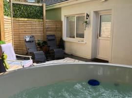 Sèid Bò - Sleeps 6 - NEW Private 6 Person HotTub Available, hotel s jacuzzi v destinaci Burnfoot