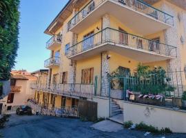 Appartamento Capolaterra, hotel in Desenzano del Garda