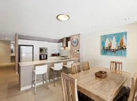 Coast Apartments 14, Apartment with 3 bedrooms and Roof top pool