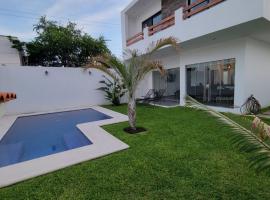 Casa VillaTeques alberca jacuzzi, casa de campo em Tequesquitengo