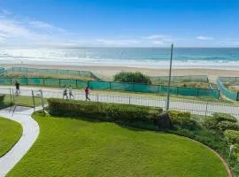 Absolute Beachfront Apartment 3B Pool Spa