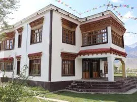 Hotel Tserap View