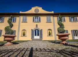 Luxury Villa Tolomei Gucci with spa, hotel v destinaci San Jacopo al Girone
