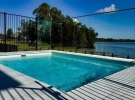 The Black Swan Lakehouse - waterfront pool