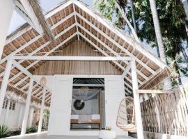 Rote White House - South Villa & Loft, cottage in Nembrala