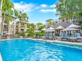 Bowmanii at Temple Resort - Sunkissed Tropical Vibes