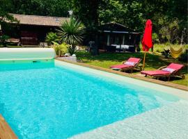 Hacienda de la Canopée avec piscine chauffée au sel, hotel v destinaci Hourtin
