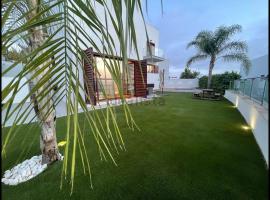 Casa con espectaculares vistas a Sevilla, hotel en Dos Hermanas