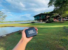 Elephant Whisper Lodge: Udawalawe şehrinde bir otel