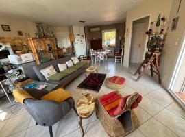 Appartement "Soleil, Lavande et Oliviers", hotel i Pertuis