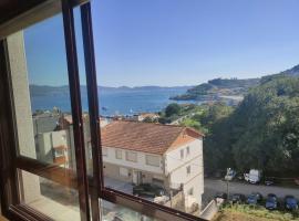 Piso OUTEIRO - Vistas al MAR y PISCINA - Sea view & pool, hotel en Raxó