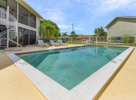 Waterfront Living, Stunning Sunsets, Community Pool - Condo Amber Sunset - Roelens, hôtel à Cape Coral