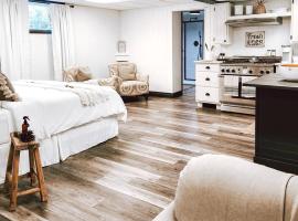 The Cellar Suite-Bonnieheath Winery and Lavender Farm, hotel i Waterford