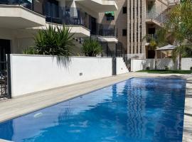 Air-conditioned Elisa Apartment with spacious sunroof lounge and swimming pool, hotel a San Javier