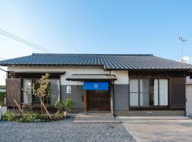 ペットと泊まれる一棟貸し和風プライベートヴィラ，Fukutsu的附設泳池的飯店