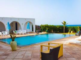 Sublime villa pieds dans l eau a Hergla, ξενοδοχείο σε Kasnadar