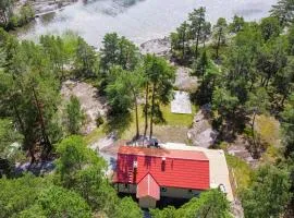 Cozy Home In Säffle With Lake View