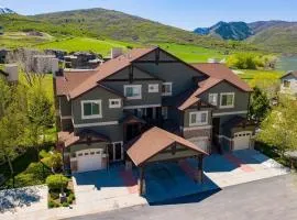 Powder Palace with Hot Tub and Resort Amenities