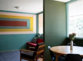 Sun filled 1BR APT 2 mins to Legacy Park - Hosted by Canstay