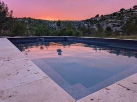 AQUARIUS IN CASSIS, Chambres d'Hôtes、カシのホテル