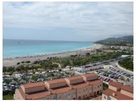Apartamento con terraza, vistas playa y montaña
