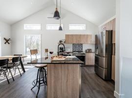 Roitelet Private Hot Tub Luxury Escape, Ski, cottage di Brownsburg