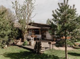 Vienkiemio Oazė - Namelis Prie &Scaron;ermuk&scaron;nio, hotel med boblebade i Galvokai