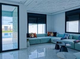 Villa de Luxe à Dar Bouazza Piscine Privée Fibre 100 Mbps Netflix et YouTube Premium, villa in Casablanca