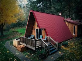 Tilted Timbers Cabin - Hot Tub - wifi, hotell i Ashford